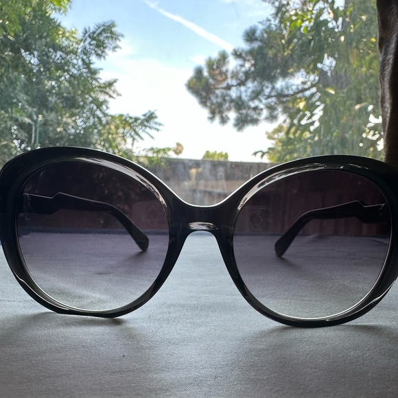 DVF Sunglasses - Picture 7 of 9